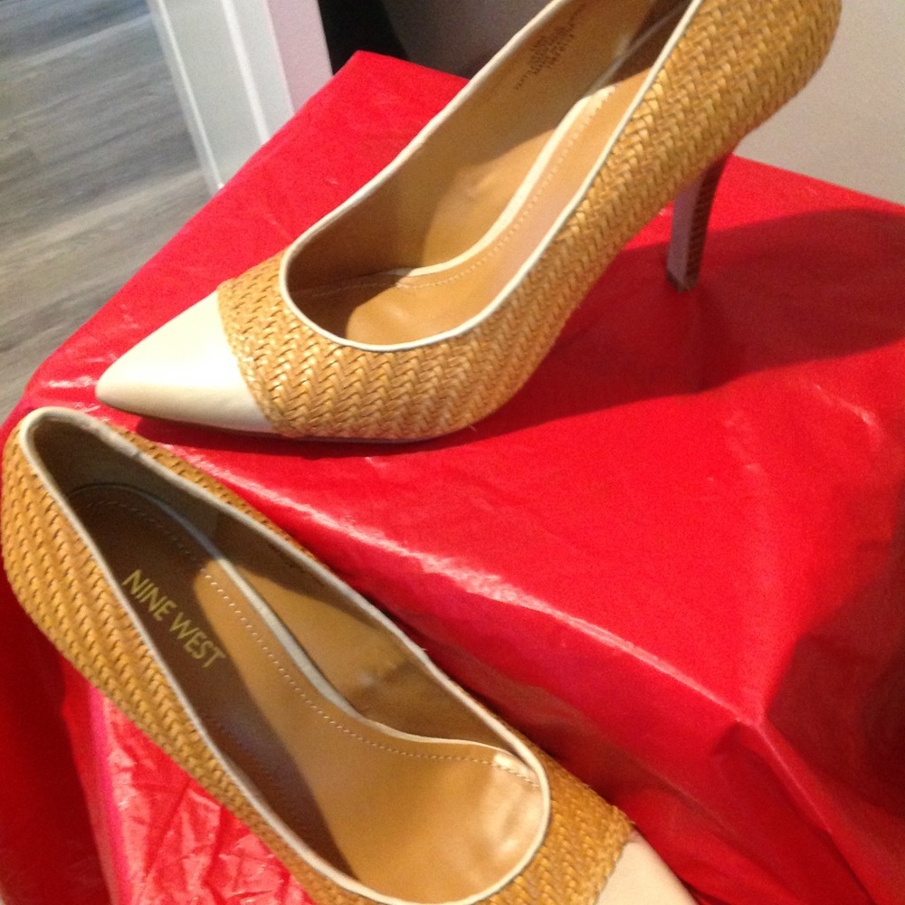Tan and white women's pointy toes